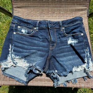 American Eagle women’s blue jeans distressed shorts EUC